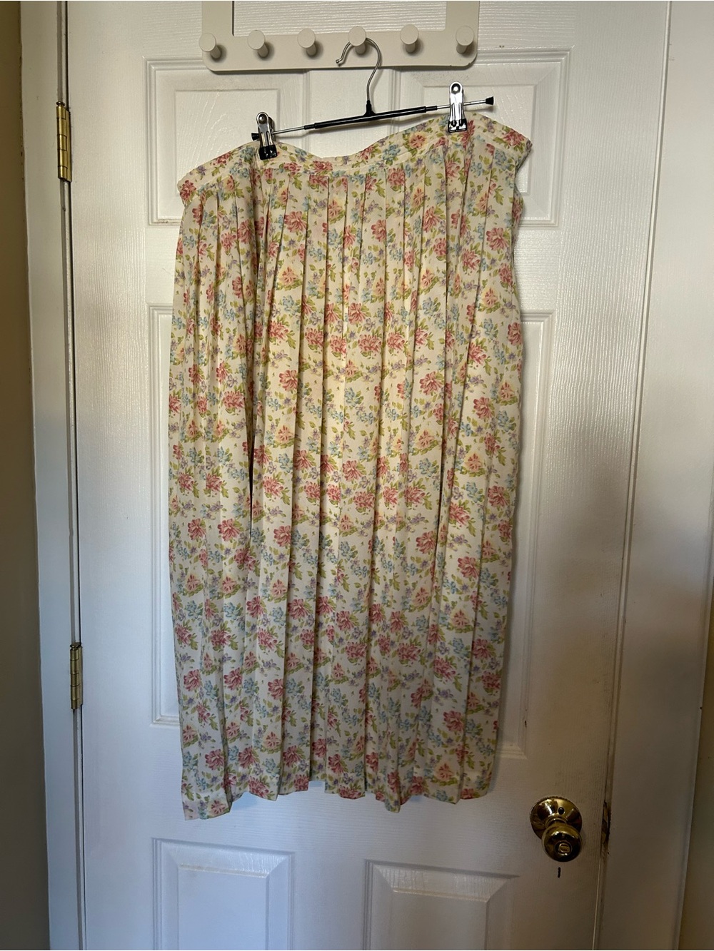 Chaus Floral Pleated Midi Skirt - Cream with Pink & Blue Bouquet